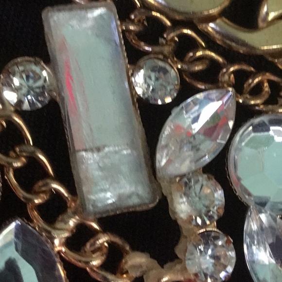 💖💎 Clear Rhinestone & Gold colored Bib Statement Necklace  🌸GUC🌸  💎💖 - Picture 15 of 16